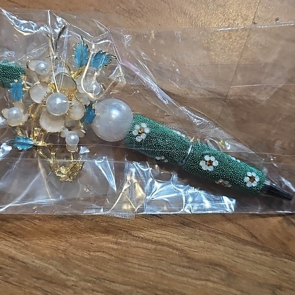 NEW GREEN GOLD & WHITE MINI OPAL SMALL TWIST LOCK REFILLABLE PEN